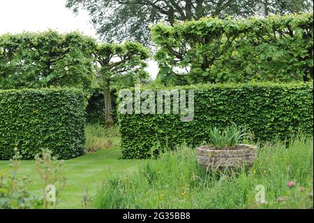 WOLLERTON, SHROPSHIRE / REGNO UNITO - 22 MAGGIO 2014: Il giardino a Wollerton Old Hall Foto Stock