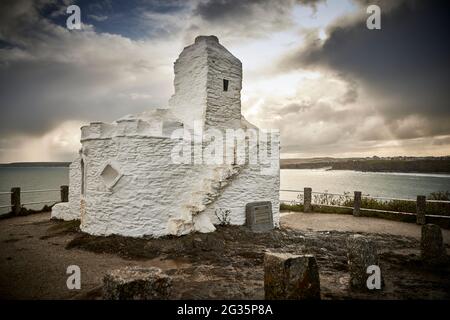 NEWQUAY, Cornovaglia. Huer's Hut è un edificio storico faro e torre di osservazione Foto Stock