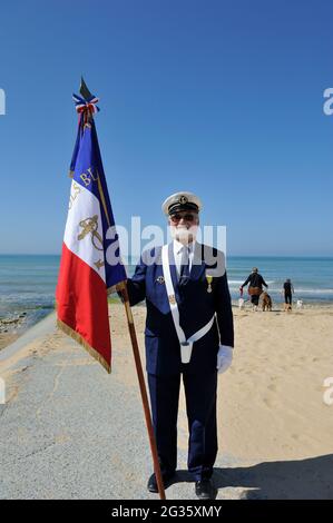 FRANCIA, CHARENTE-MARITIME (17) ISOLA DI RE, FRAZIONE DI LA NOUE, VILLAGGIO DI SAINTE-MARIE-DE-RE, LA PROCESSIONE RELIGIOSA, IN ONORE DEI MORTI DEL S Foto Stock