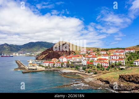 Complesso di edifici turistici di Quinta do Lord resort hotel sul mare, Canical, isola di Madeira, Portogallo Foto Stock