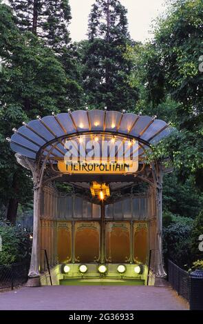 FRANCIA PARIGI (75) 16 ° DISTRETTO, INGRESSO DELLA METROPOLITANA DELLA PORTE DAUPHINE, ARCHITETTO HECTOR GUIMARD Foto Stock