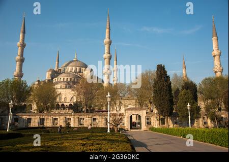 Sultan Ahmed,İstanbul/Turkey - 4/23/2010:Vista della Moschea del Sultano Ahmed in una giornata di sole Foto Stock