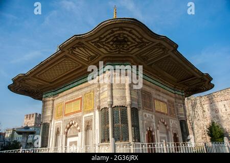 Istanbul/Turchia -03/22/2010 : Third Ahmed Fountain Sultanahmet Foto Stock