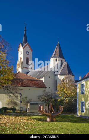 Chiesa parrocchiale cattolica Zwettl-bassa Austria, Chiesa parrocchiale dell'Assunzione, plastica dell'aiuto e della protezione delle mani in primo piano , Austria, Foto Stock