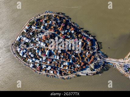 Alta risoluzione magnifica vista di un'isola situata in Bursa, preso da un'altezza con un drone. Foto Stock