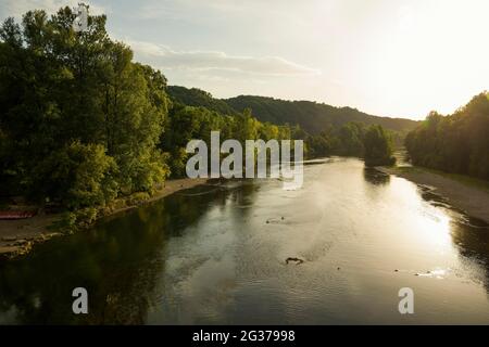 Dordogne, umore serale, vicino a St Cyprien, Perigord, Dipartimento Dordogne, Regione Nouvelle-Aquitaine, Francia Foto Stock