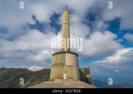 Installazione al vertice sulla montagna più alta di Gausta o Gaustatoppen in Norvegia, Telemark, Norvegia Foto Stock