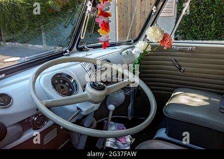 Interno, cabina conducente di un trasportatore Volkswagen tipo 2, VW Bus T1, Bulli, auto classica anno di costruzione dal 1950, Baviera, Germania Foto Stock