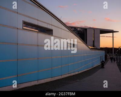 Dettaglio del centro di assistenza giornaliera aziendale del Bundestag tedesco, architetto Gustav Peichl, otto-von-Bismarck-Allee, Berlin-Tiergarten, Berlino, Germania Foto Stock