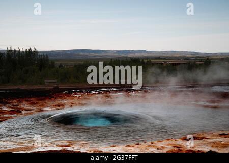 Geyser, sorgenti termali, eruzione, bolla, Strokkur, Haukadalur, zona geotermica, Circolo d'Oro, Islanda Sud Ovest, Islanda Foto Stock