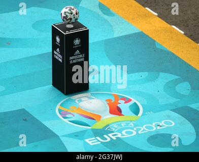 Hampden Park, Glasgow, Regno Unito. 14 Giugno 2021. Campionato europeo di calcio 2021, Scozia contro Repubblica Ceca; in attesa di un lancio a Glasgow Credit: Action Plus Sports/Alamy Live News Foto Stock