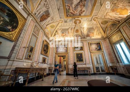 Italia, Roma, 4 giugno 2020 : il Museo Galleria Borghese riapre dopo quasi 3 mesi di blocco a causa della pandemia del covid-19. Nella foto: Visitatori Foto Stock