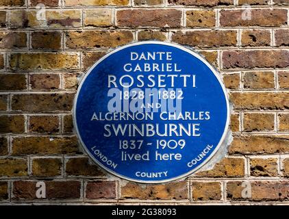 LONDRA INGHILTERRA CHELSEA NUMERO 16 CHEYNE CAMMINA PLACCA BLU SUL MURO PER DANTE ROSSETTI E ALGERNON SWINBURNE Foto Stock