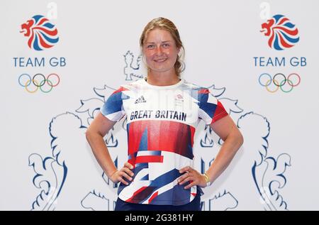 Il membro del team Great Britain Archery Yulia Larkins, durante la sessione di kitting out per le Olimpiadi di Tokyo 2020 al NEC di Birmingham, Regno Unito. Data immagine: Lunedì 14 giugno 2021. Foto Stock