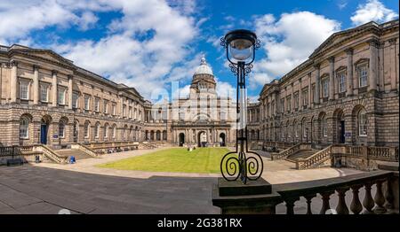 Vista del quadrilatero all'Old College all'Università di Edimburgo, Edimburgo, Scozia, Regno Unito Foto Stock