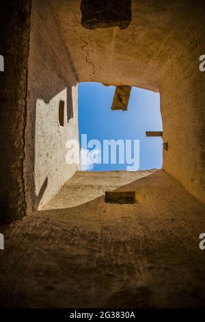 Vista interna dell'antica città di al Ula, antichi edifici di fango, nel nord-ovest dell'Arabia Saudita Foto Stock