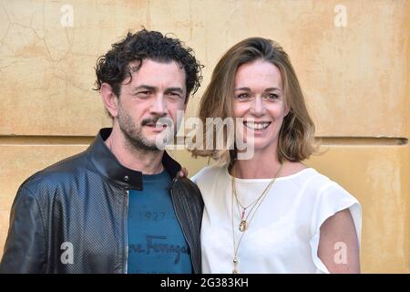 L'attrice italiana Milena Mancini e Vinicio Marchioni durante la fotocellula del film il giorno e la notte di Daniele Vicari. Roma (Italia), 14 giugno 2021 Foto Stock