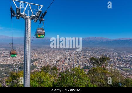 Vista dalla collina Cerro San Bernardo, Teleferico San Bernado , città coloniale di Salta in Argentina Nord-Ovest, America Latina Foto Stock