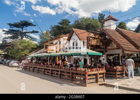 VILLA GENERAL BELGRANO, ARGENTINA - Apr 3, 2015: Ristorante a Villa General Belgrano, Argentina. Il villaggio ora funge da sttra turistico in stile tedesco Foto Stock