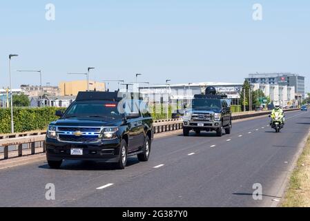 Sezione della motocicletta per il presidente degli Stati Uniti Joe Biden all'aeroporto Heathrow di Londra, Regno Unito, in arrivo per il trasporto in avanti per incontrare la Regina Elisabetta II Foto Stock