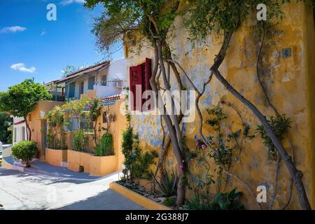 Quartiere di Anafiotika, sotto l'Acropoli, fotografia di strada, Atene, Grecia. Foto Stock