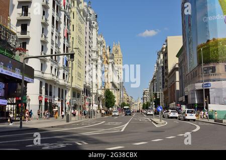 Gran Via a Madrid. Si tratta dell'area più commerciale di Madrid. Spagna, Madrid, 12 giugno 2021. Foto Stock