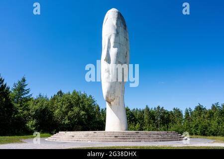 Warrington, UK, 2021 giugno: The Dream Sculpture a Sutton Manor, in una giornata di sole Foto Stock