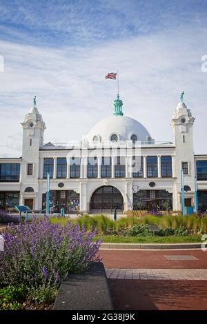 L'iconico e distintivo edificio della Citta' Spagnola, in stile rinascimentale, e' un centro per i pasti e lo svago a Whitley Bay, Tyneside Nord. Foto Stock