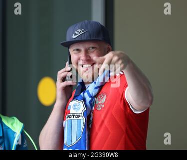 San Pietroburgo, Russia. 14 Giugno 2021. Fan visto durante il campionato europeo EURO 2020 tra Polonia e Slovacchia a Gazprom Arena.(Punteggio finale; Polonia 1:2 Slovacchia). Credit: SOPA Images Limited/Alamy Live News Foto Stock