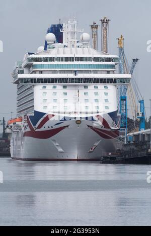 P&o Cruises nave 'Britannia' attraccata a Southampton, Regno Unito. 16/05/2021 Foto Stock