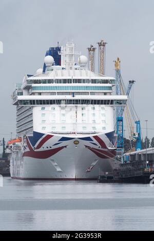 P&o Cruises nave 'Britannia' attraccata a Southampton, Regno Unito. 16/05/2021 Foto Stock