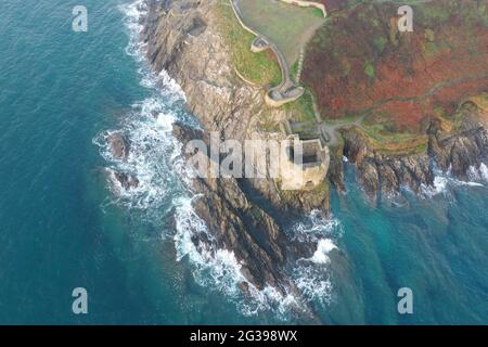 Falmouth, città balneare della Cornovaglia, Regno Unito, vista aerea della costa e della spiaggia Foto Stock