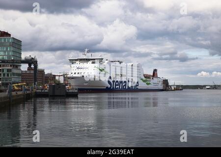 KIEL, GERMANIA - 18 maggio 2021: Kiel, schleswig-holstein, Germania, 18 2021 maggio, Porto della città tedesca Kiel, traghetto stena Line, stena germanica, spazio copia Foto Stock