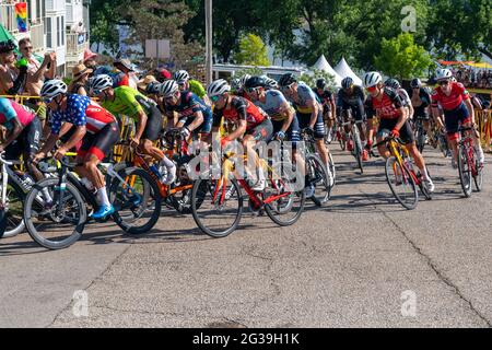 Gara ciclistica dura di Tulsa su Crybaby Hill, domenica 2021 Foto Stock