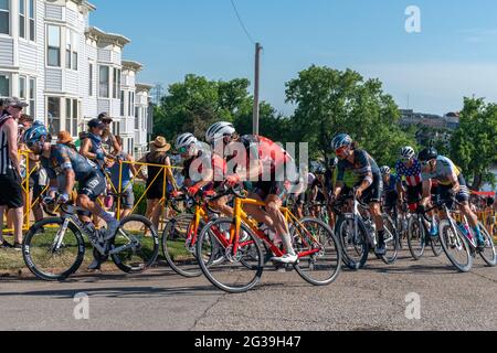 Gara ciclistica dura di Tulsa su Crybaby Hill, domenica 2021 Foto Stock