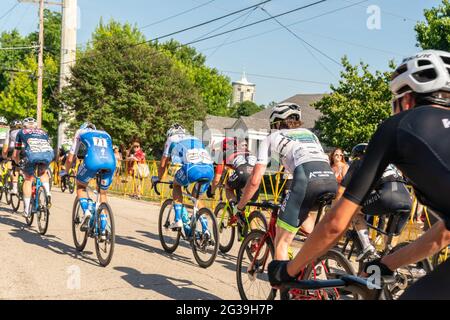 Gara ciclistica dura di Tulsa su Crybaby Hill, domenica 2021 Foto Stock