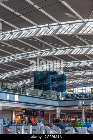 Dettaglio tetto del Terminal 5 di Heathrow, Londra, Inghilterra, Regno Unito. Foto Stock