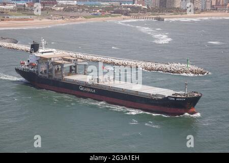 Portarinfuse a secco nel porto di Durban Foto Stock