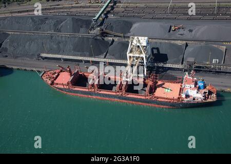 Portarinfuse a secco nel porto di Durban Foto Stock