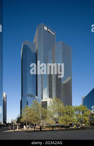 FRANCIA, HAUTS DE SEINE (92), COURBEVOIE, QUARTIERE COMMERCIALE LA DEFENSE. TORRE TOTALE. Foto Stock