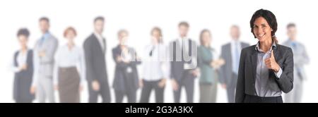 Donna di affari con il pollice in su che conduce un gruppo corporativo riuscito isolato su sfondo bianco Foto Stock