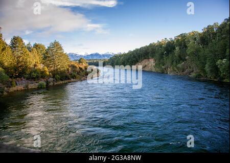 Fiume Waiau sul Kepler Track vicino a te Anau, Nuova Zelanda. Foto Stock