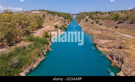 Canale di Corinto guardando da Istmia, Grecia Foto Stock