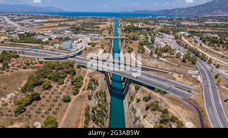 Canale di Corinto guardando da Istmia, Grecia Foto Stock