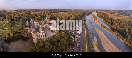 FRANCIA - VALLE DELLA LOIRA - LOIR ET CHER (41) - CASTELLO DI CHAUMONT SUR LOIRE : VEDUTA AEREA DAL NORD EST. ARROCCATO A 40 METRI SOPRA IL FIUME LOIRA, T. Foto Stock