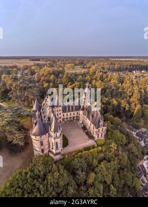 FRANCIA - VALLE DELLA LOIRA - LOIR ET CHER (41) - CASTELLO DI CHAUMONT SUR LOIRE : VEDUTA AEREA DAL NORD. ARROCCATO A 40 METRI SOPRA IL FIUME LOIRA, QUESTO C Foto Stock