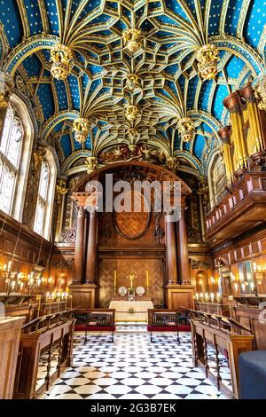 Interni decorati di stile misto tudor e barocco Chapel Royal a Hampton Court Place, Richmond, Londra, UK Foto Stock