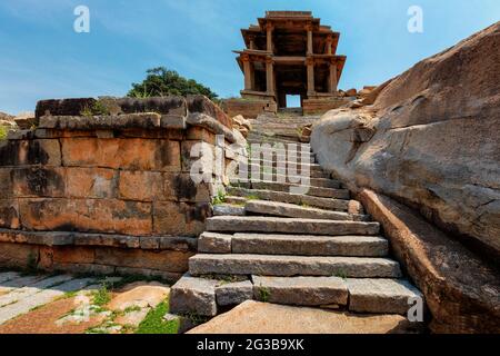 Antiche rovine di Hampi. Sule Bazaar, Hampi, Karnataka, India Foto Stock