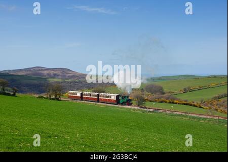 Joffre Classe No.2451 'Ax verso la stazione di Woody Bay. Ferrovia di Lynton e Barnstaple Foto Stock