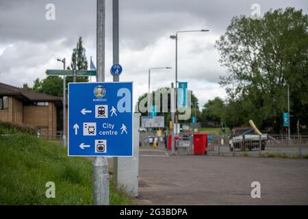 Glasgow, Scozia, Regno Unito. 14 giugno 2021: Un cartello pubblico e un cartello Euro 2020 fuori Hampden Park. Foto Stock